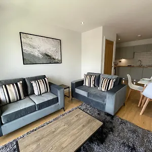 Stylish And Modern 2br With Parking Apartment Sheffield